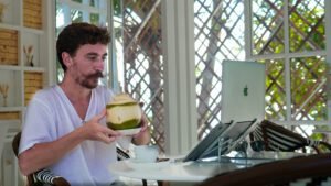 Equilibrar trabalho e lazer enquanto viaja